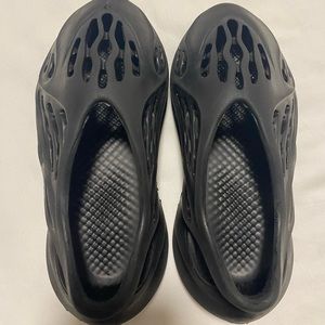 kids yeezy foam runners